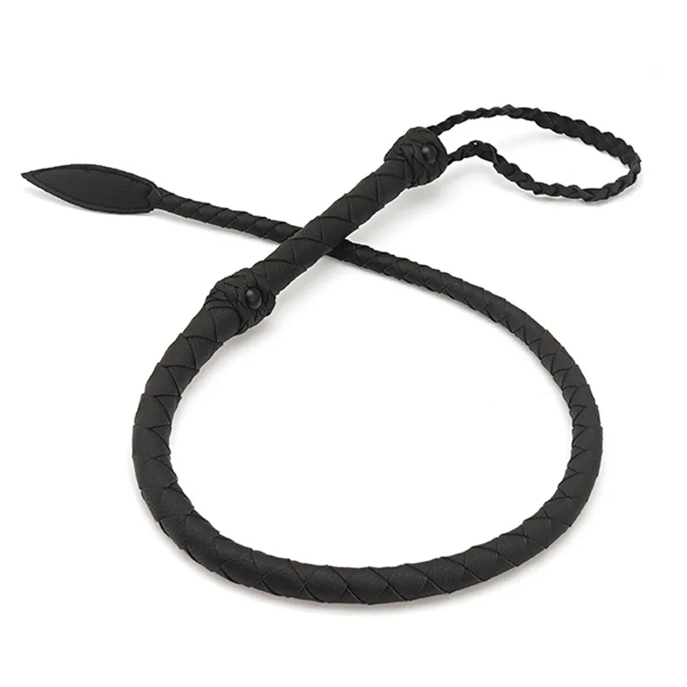 Snake whip preto trançado com ponta de couro e alça de pulso
