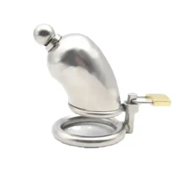 Gaiola fechada de aço inox com a ponta do cateter e cadeado de latão