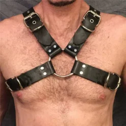 Harness masculino de couro peitoral cruzado em X com argola no peito