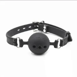 Mordaça ball gag preta com bola de silicone furada e fivela