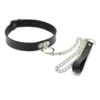 Coleira BDSM preta com argola de metal e guia de corrente com mosquetão e alça de mão