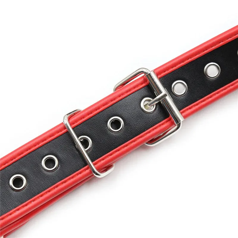 Detalhe da fivela de metal e dos ilhoses da alça do harness bulldog