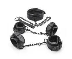 Kit bondage preto acolchoado com coleira, guia, algemas e tornozeleiras