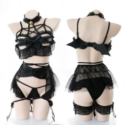 Lingerie Das Trevas de frente e de costas com asas de morcego no manequim