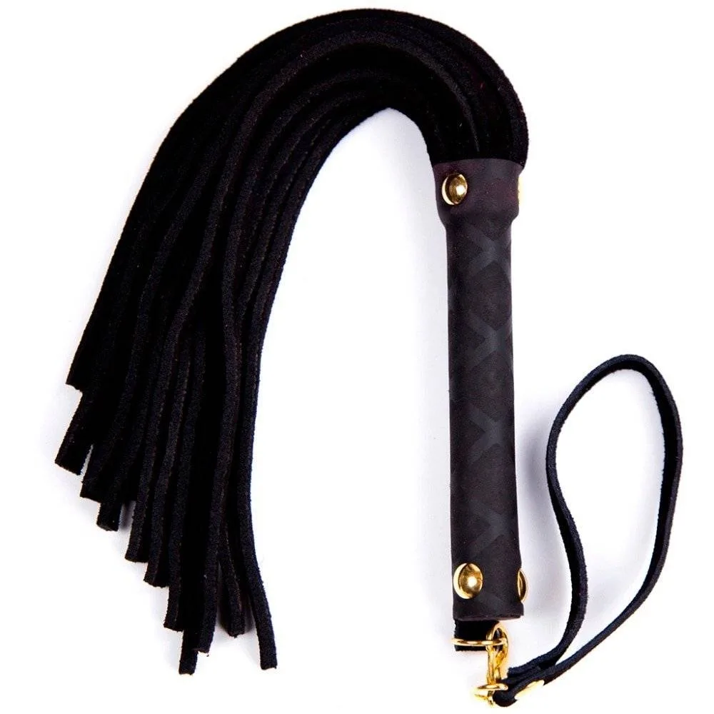 Chicote flogger de 27 cm com tiras de couro preto e cabo com rebites dourados
