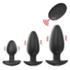 Três plugs anais vibratórios pretos nos tamanhos S, M e L com controle remoto