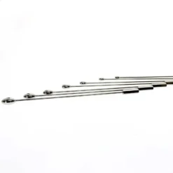 Hastes de sonda uretral alinhadas mostrando as espessuras de 6 a 12 mm