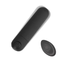 Vibrador bullet preto ao lado do controle remoto sem fio