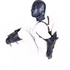 Conjunto de contenção bondage com capuz fechado, arm binder com arnês de ombro e leg binder em couro sintético preto