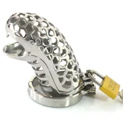 Gaiola de castidade em aço inox no formato de cabeça de serpente com cadeado fechado