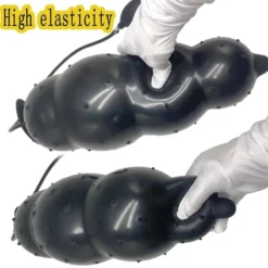 Plug anal inflável de silicone elástico sendo apertado