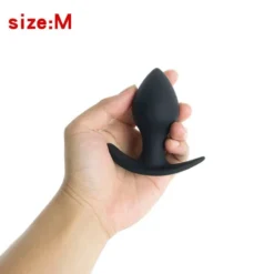 Plug anal pêssego tamanho M, 3,9 cm de diâmetro, na mão