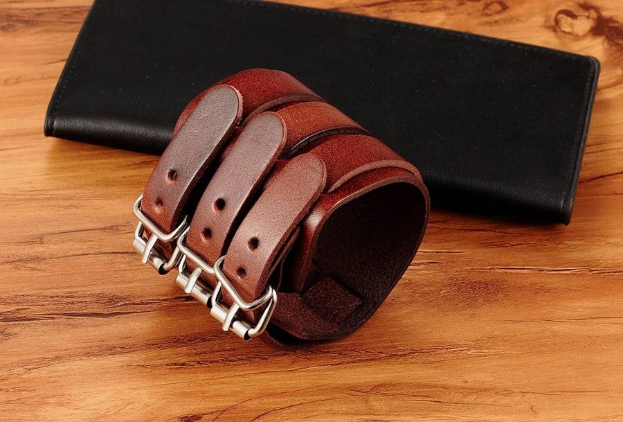 Tyo pulseira de couro genuíno para meninos, pulseira ajustável de couro clássica punk rock preta/marrom com três camadas para relógio