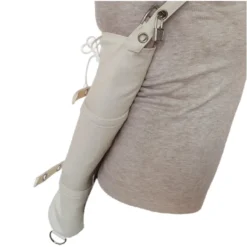Armbinder de lona vestido visto de lado com a argola na ponta
