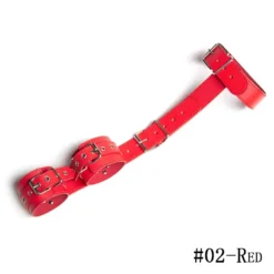 Modelo 02 vermelho com tira única e as duas algemas presas lado a lado