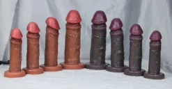 Consolos realistas nude e pretos em quatro tamanhos
