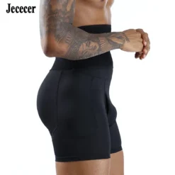 Cueca acolchoada mostrando o bumbum arredondado de lado