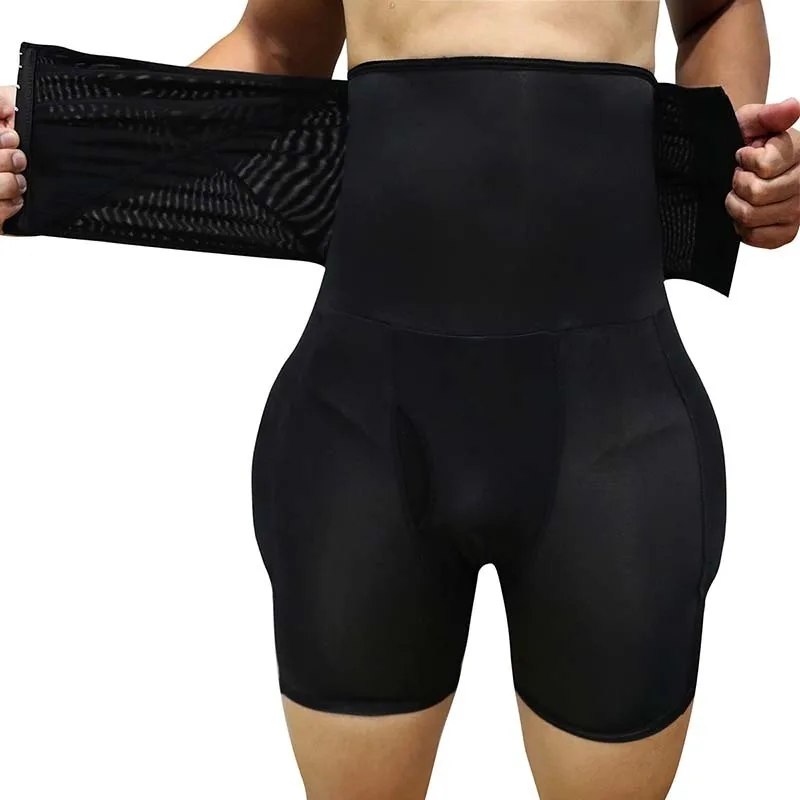 Homem fechando a cinta da cueca modeladora masculina