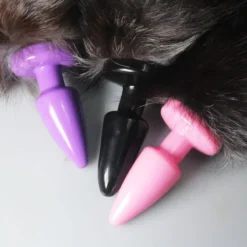 Plugs anais com cauda de raposa nas cores rosa, roxo e preto
