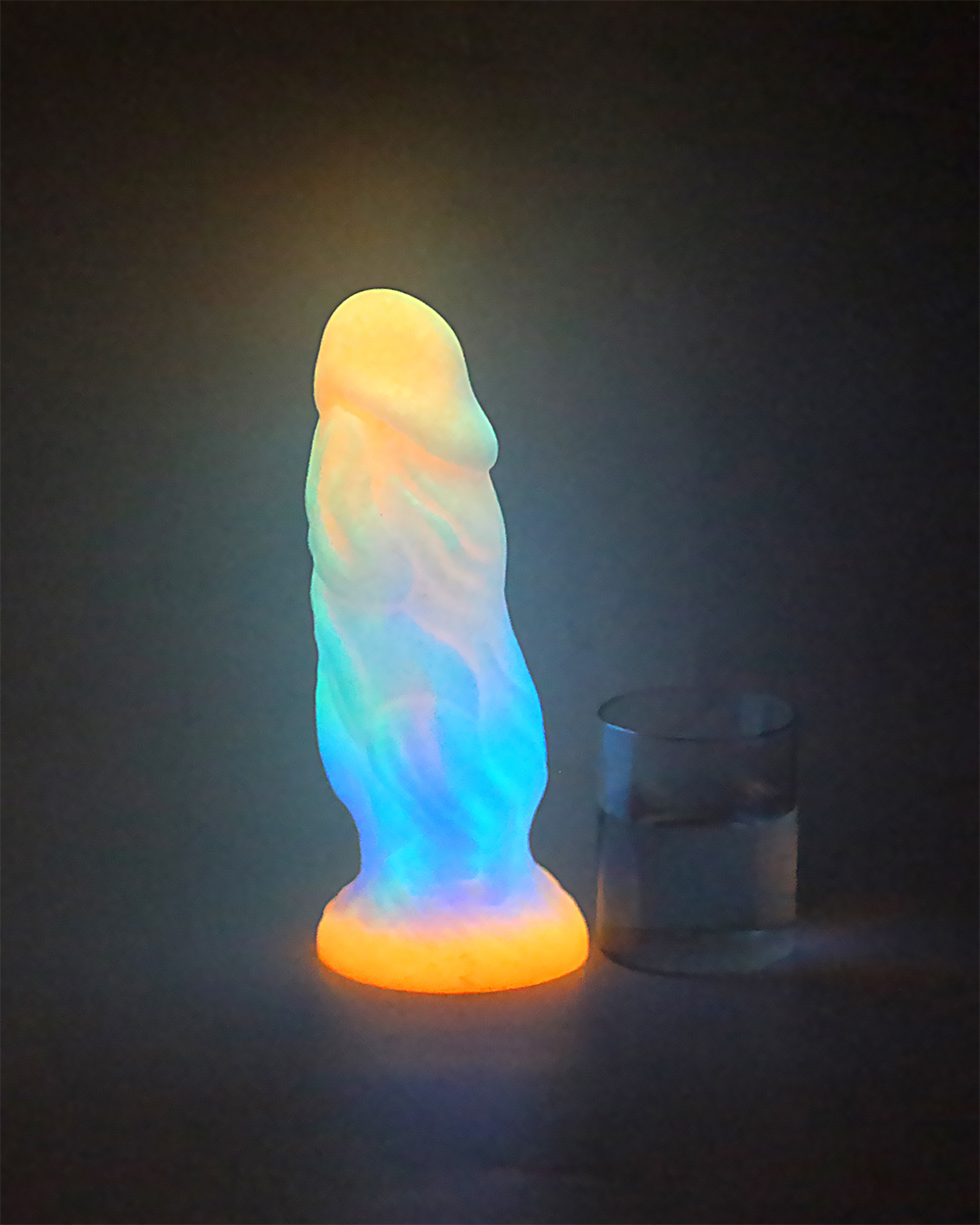 Dildo luminoso com ventosa para mulheres, pênis monstro em forma especial, plug anal brilhante, vibrador macio, brinquedos adultos, colorido, novo