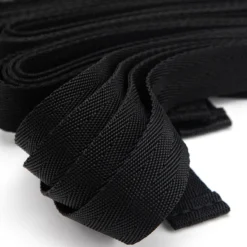 Rolo das fitas de nylon pretas que compõem a tira central e os ramais
