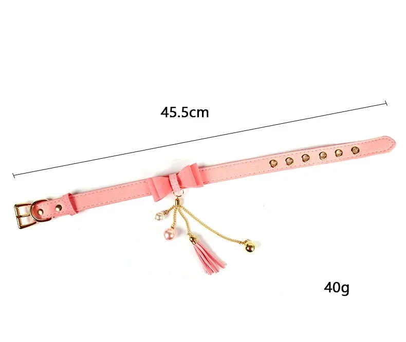 Coleira rosa esticada mostrando os 45,5 cm de fita e os 40 g de peso