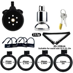 Kit da gaiola de castidade plana preta com sonda, cadeado, lacres numerados, cinta e os quatro anéis