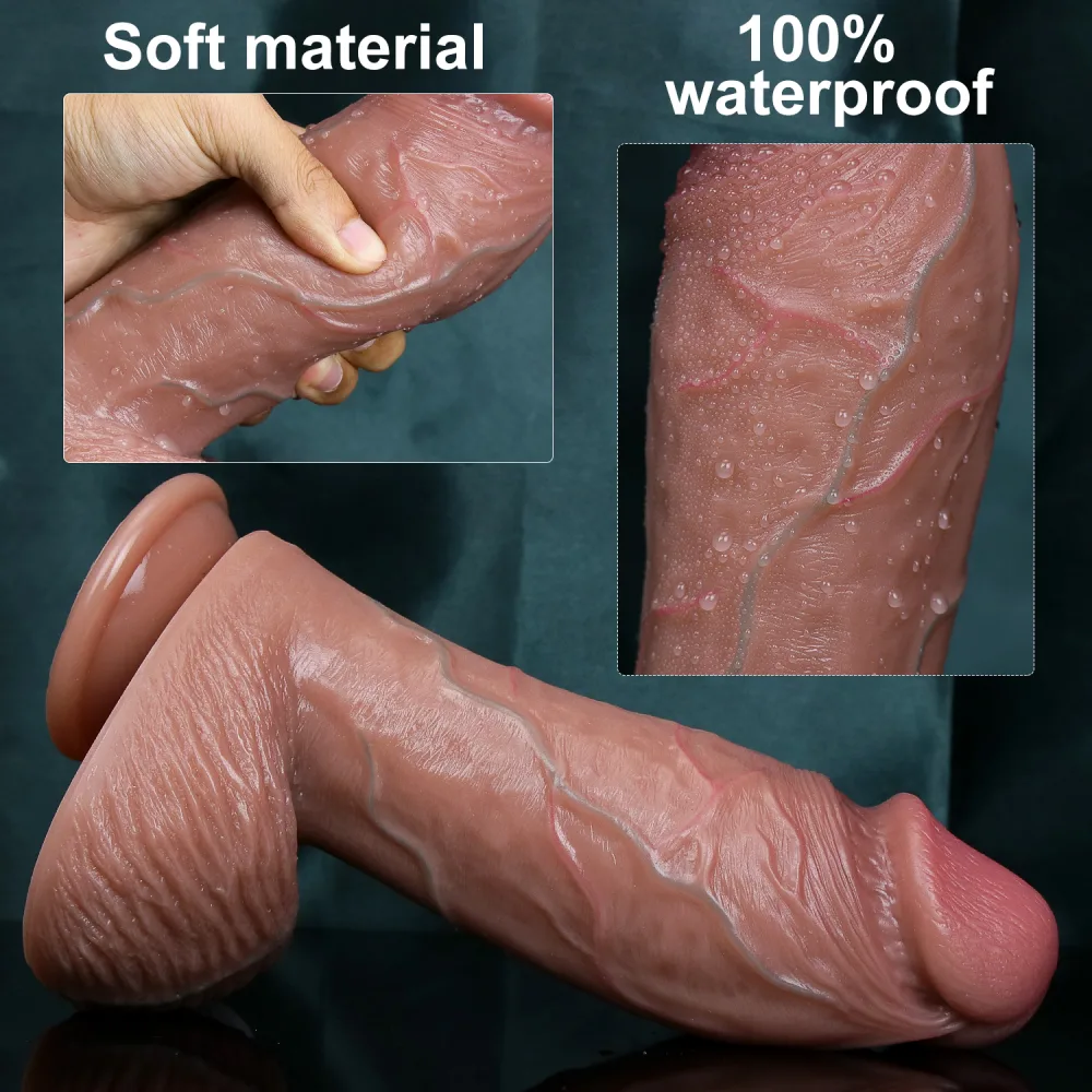 Pele macia de silicone do dildo realístico sendo apertada