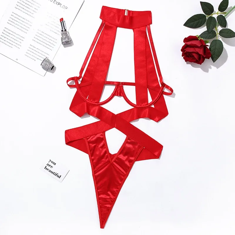 Body bandagem vermelho estendido com rosa vermelha