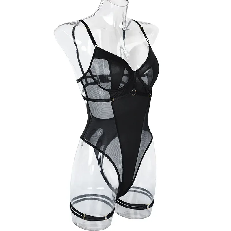 Bodysuit de tule transparente no manequim visto de lado