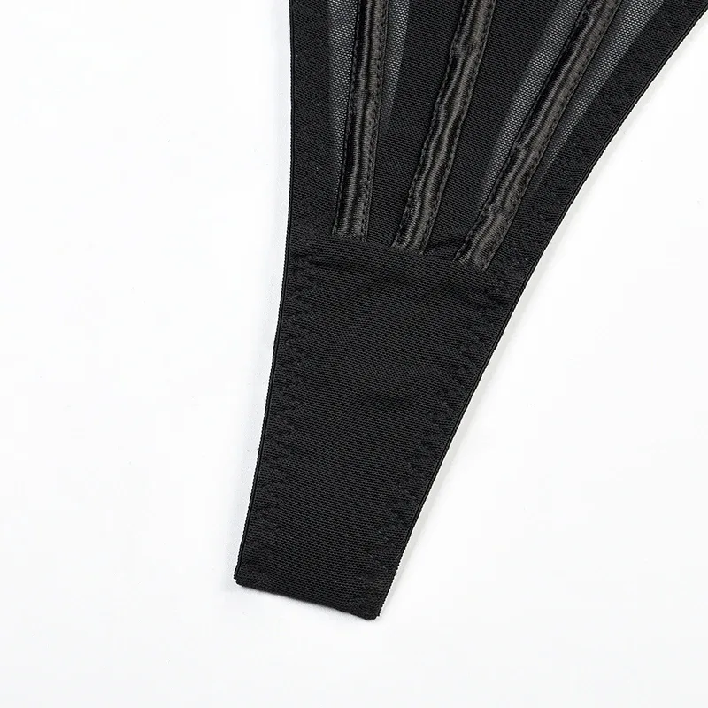 Calcinha fio dental de tule preto com ligas e correntes