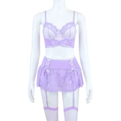 Conjunto de lingerie fada lilás completo vestido em manequim