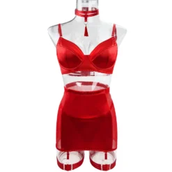 Lingerie de cetim Ellolace vermelha no manequim vista de frente
