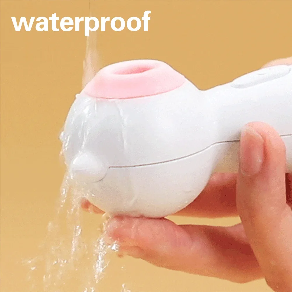 Vibrador sugador Meow Meow sob água corrente mostrando que pode ser lavado