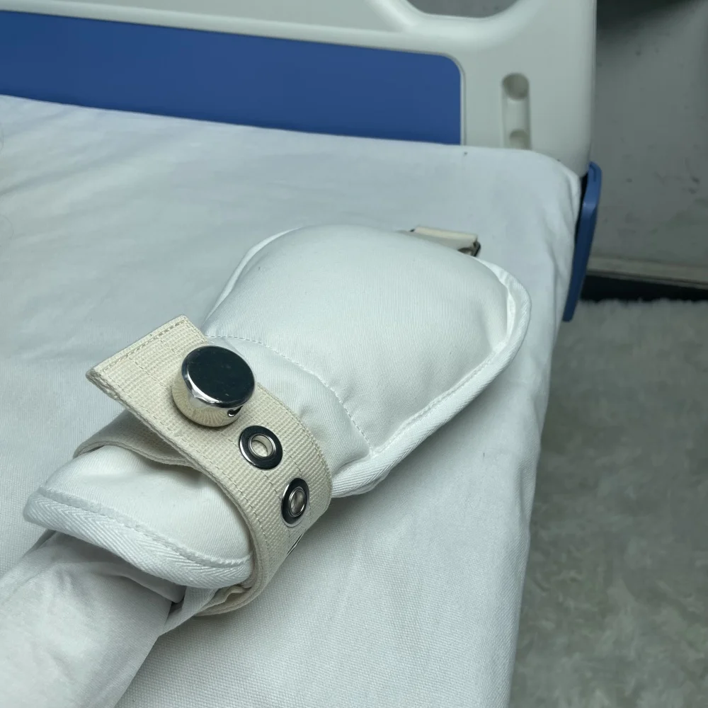 Medical Restraint Mittens with Magnetic Lock Adjustable Safety Gloves for Dementia Elderly & Hospital Patients Anti-Scratch Medical Restraint Mittens with Magnetic Lock Adjustable Safety Gloves for Dementia Elderly & Hospital Patients Anti-Scratch