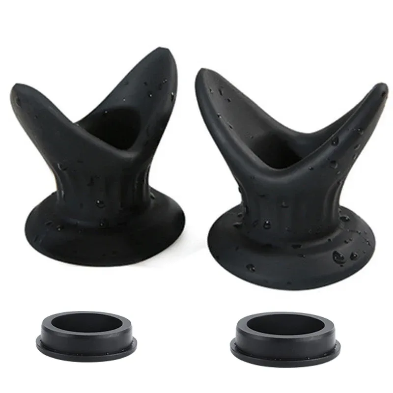 Dois plugs anais dilatadores ocos em V de silicone preto com as tampas vedantes