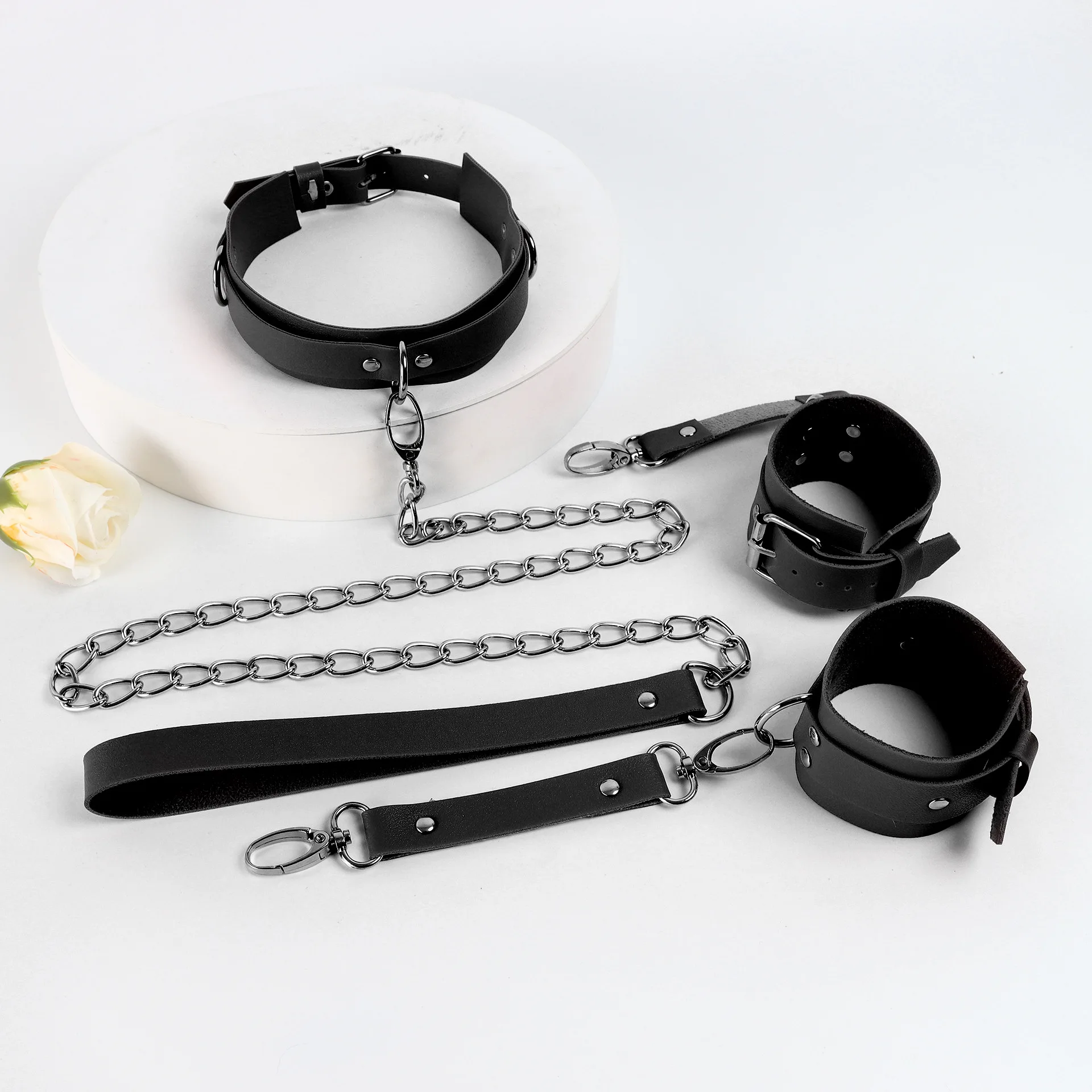 New Women's SM Sexy Collar Strap Black Leather Material Collar Metal Silver Chain Fashion Matching Women's Sexual Products