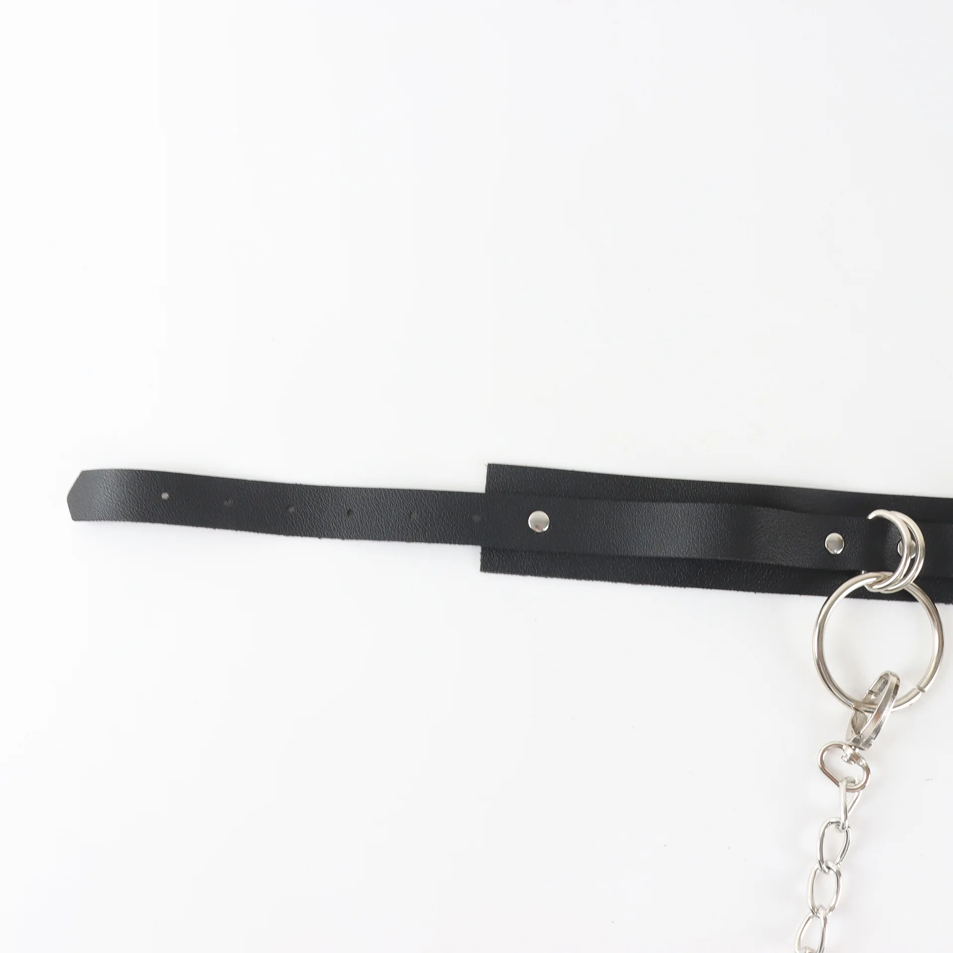 New Women's SM Sexy Collar Strap Black Leather Material Collar Metal Silver Chain Fashion Matching Women's Sexual Products