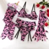 Conjunto de lingerie oncinha rosa com sutiã, calcinha, cinta-liga, meias 7/8 e luvas longas