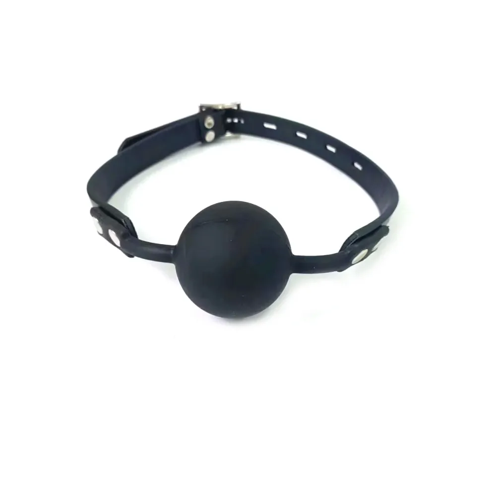 Mordaça ball gag preta vista de frente com a bola de silicone grande centralizada