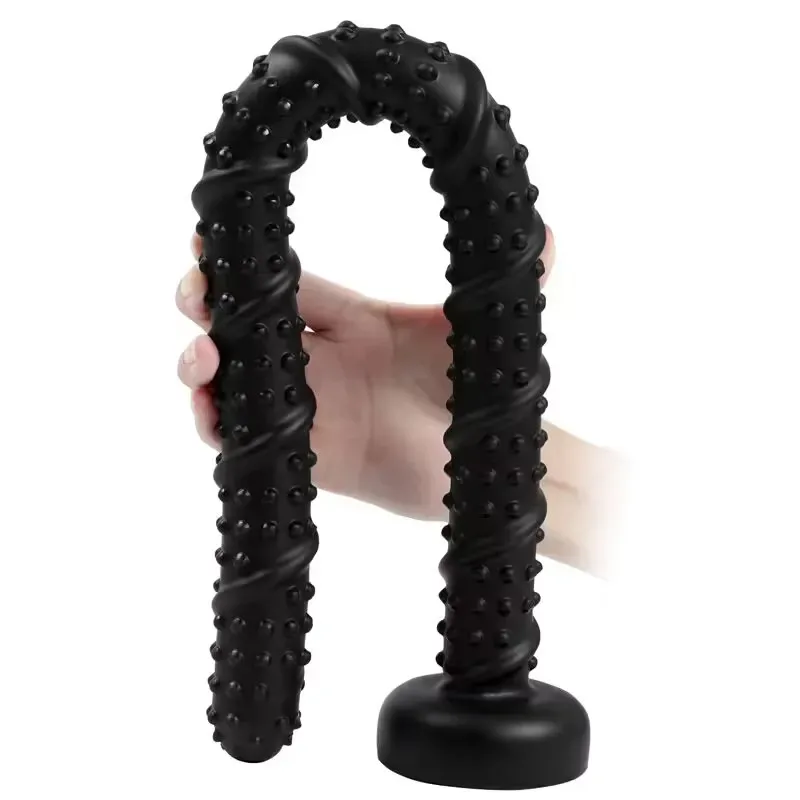 Dildo longo preto dobrado ao meio na mão