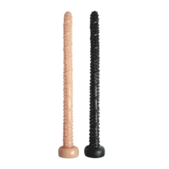 Long dildo preto e cor de pele em pé lado a lado