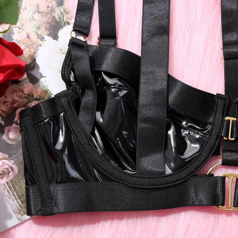 Conjunto Ônix harness bra e calcinha vazada crotchless em vinil preto