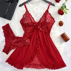 Conjunto de camisola de renda floral vermelha em tule com calcinha fio dental de renda