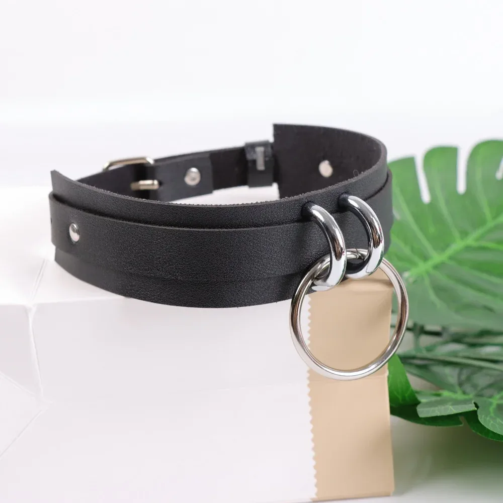 Choker de couro preto de 3,5 cm de largura vista de lado