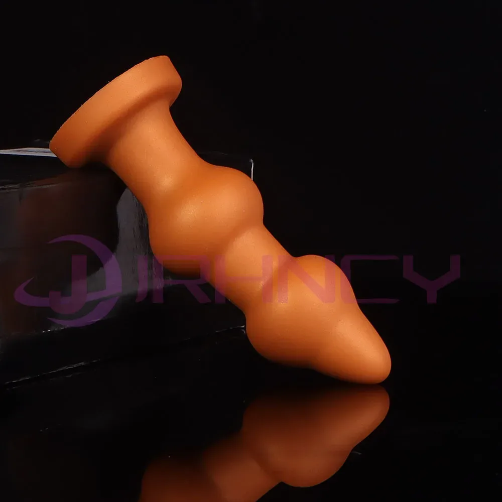 Plug anal gigante em beads dourado visto de lado com a base de ventosa