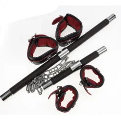 Kit completo da spreader bar dupla, com as quatro algemas de couro e as duas barras de madeira