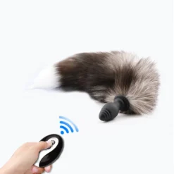 Plug anal com cauda de raposa cinza natural com ponta branca e controle remoto